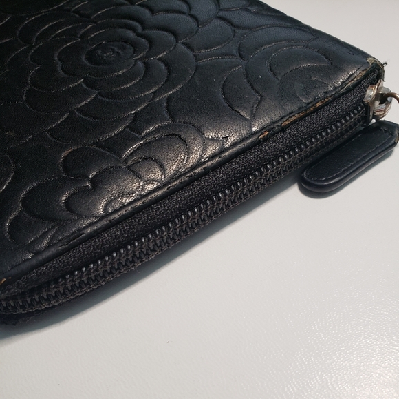 Chanel Black Camellia Embossed Zipped Wallet - Picture 8 of 16